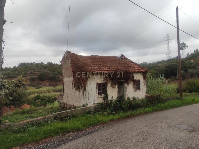 Terreno com Ruína para Reabilitação – Abadia, Cortes, Leiria