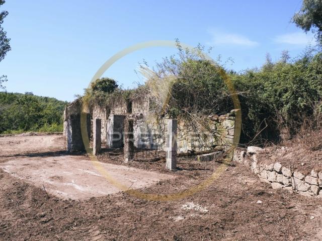 Terreno com ruina Póvoa de Lanhoso