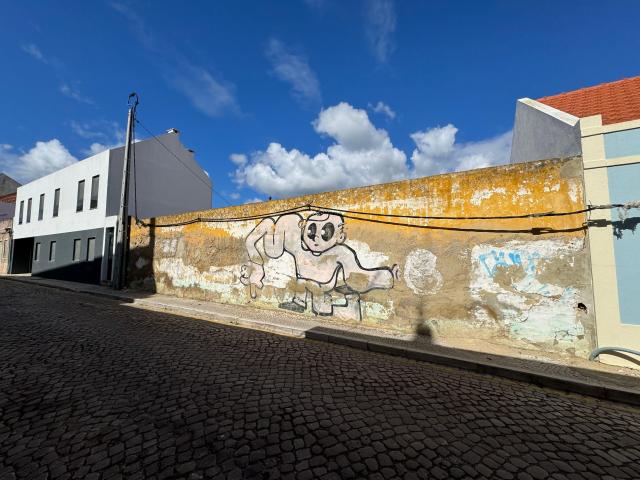 Terreno com ruínas, tem projeto aprovado pela Câmara Municipal de Setúbal, para edificação de 5 moradias