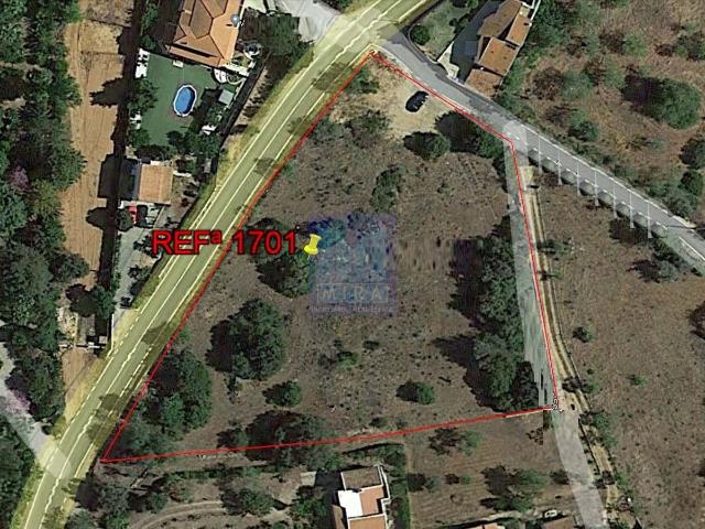 Terreno com superfície total de 4.530 m²