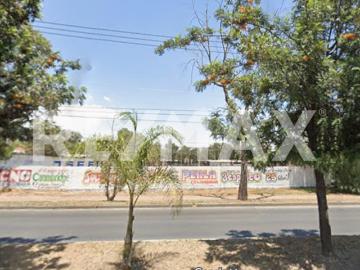 Terreno Comercial a Pie de Carretera: A 300m de Town Center Zumpango y Cerca del AIFA