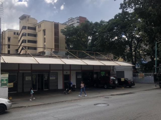 Terreno Comercial en El Paraiso de 1.730m2 con 2 locales de 455m2