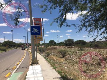 Terreno comercial en Renta, al Oriente, zona de crecimiento, alto flujo