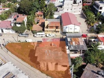 TERRENO CON 2 DEPARTAMENTOS A 550 M DE LA PLAYA EN EL CENTRO DE SAYULITA