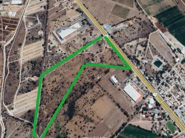 Terreno con uso de Suelo Industrial y de Servicios en Venta en Colón, Querétaro cerca del Aeropuerto