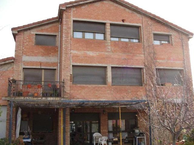 Terreno con vivienda en C/ Castroviejo, Nestares La Rioja