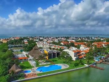 Terreno con acceso a los canales de la laguna en la zona hotelera de Cancún