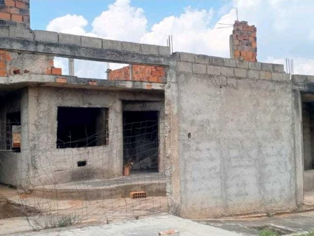 Terreno con bienhechurias Jardín Mañongo cerca del Sambil Naguanagua