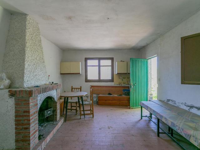 TERRENO CON CASA DE APEROS