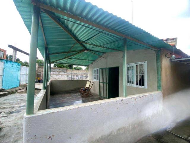 Terreno con casa en venta Sector Tamanaco Tinaquillo TU 9190236
