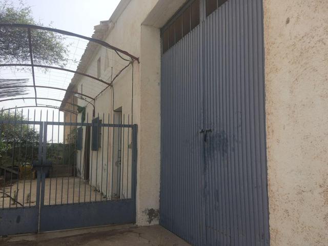 TERRENO CON CASA Y NAVES