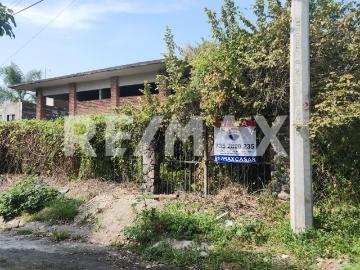 Terreno con construcción en fraccionamiento