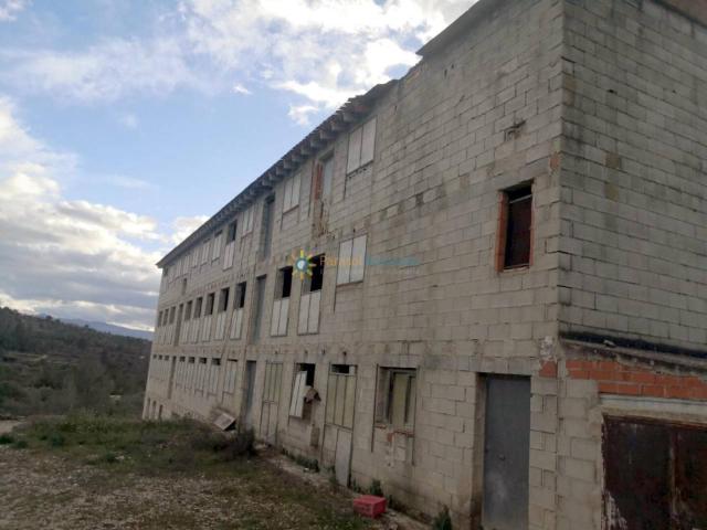 Terreno con estructura de granja en venta