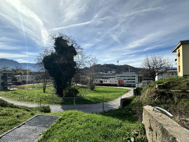 TERRENO CON LICENZA PER UNA VILLA DI PREGIO A COMANO