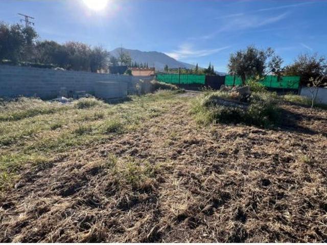 Terreno con luz y agua