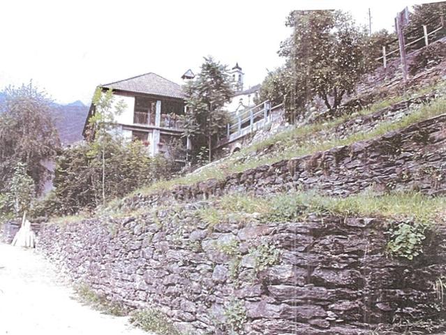 Terreno con progetto e licenza per piccola palazzina residenziale / commerciale Grundstück mit Projekt und Baugenehmigung für Mehrfamilienhaus