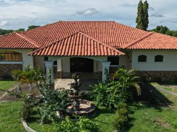 Terreno con residencia en venta – coclé, penonomé | 4 recámaras por 472000.00 en Penonomé