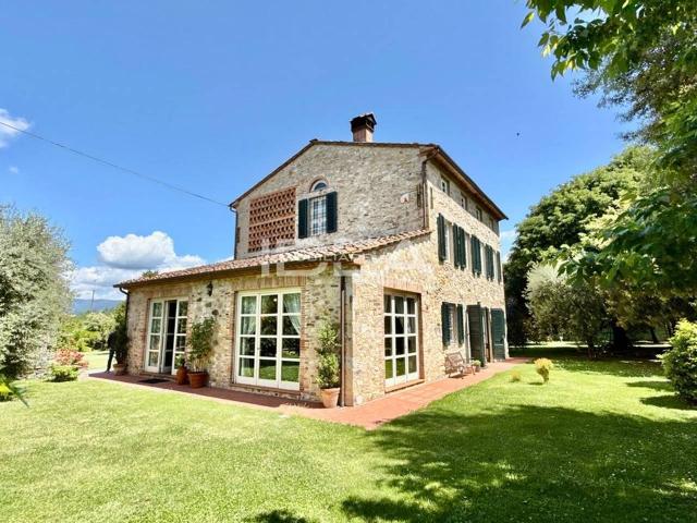 Terreno con rustico in vendita a Capannori