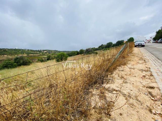 Terreno constituído por 77480 m² com água do canal e 2 noras