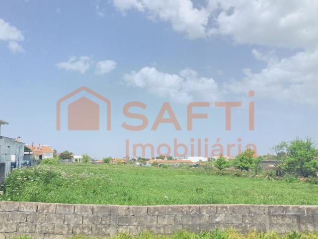 TERRENO CONSTRUÍVEL, com 4.870m2 e 2 frentes de estrada em zona central habitacional
