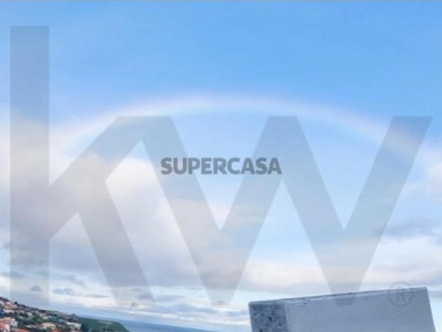 Terreno construível de 1870 m²