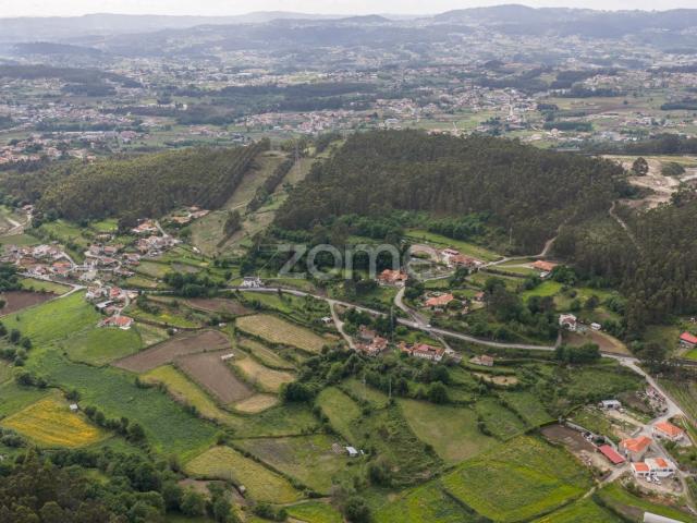 Terreno, Duas Igrejas