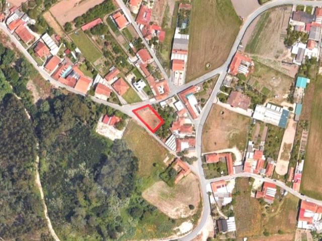 Terreno de gaveto localizado em Sosa!