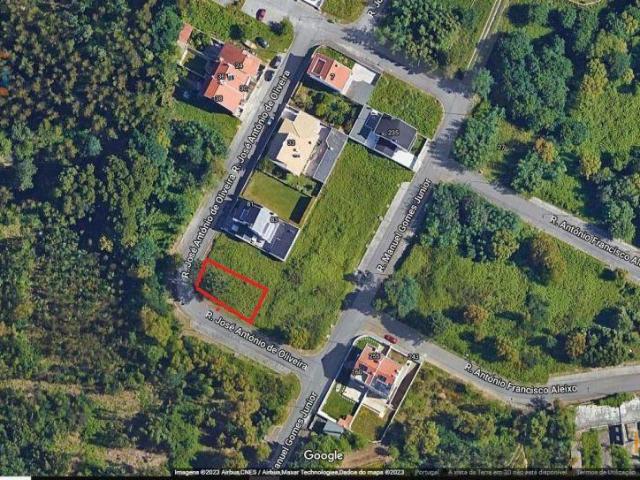 Terreno de gaveto para moradia 3 frentes em Avintes. | 26083582996