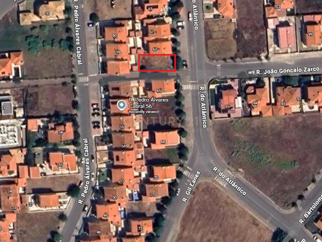 Terreno de gaveto para moradia – São Pedro da Cadeira Escravilheira | 222 m²