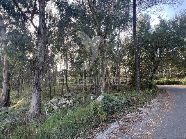 TERRENO DE GAVETO PARA CONSTRUÇÃO TURIZ, VILA VERDE 1305m2