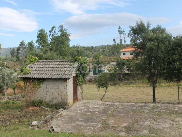 Terreno de uso misto em Lugar de Moreira Melres | Gondomar