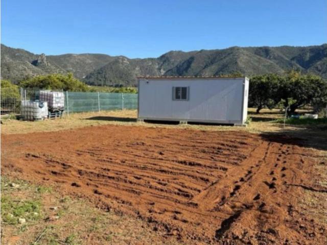 Terreno de 1460m con caseta registrada de 12m en Benifaro, para toda la familia