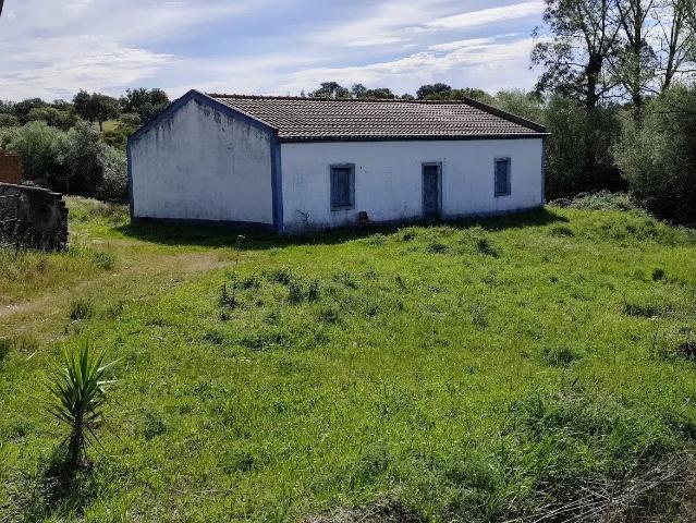 Terreno de 1750 m² e Armazém