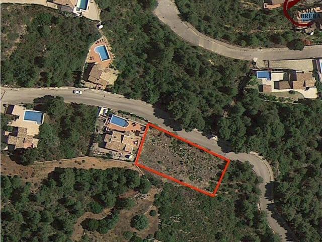 Terreno de 1002m en Montecorona, Ador para una o dos casas
