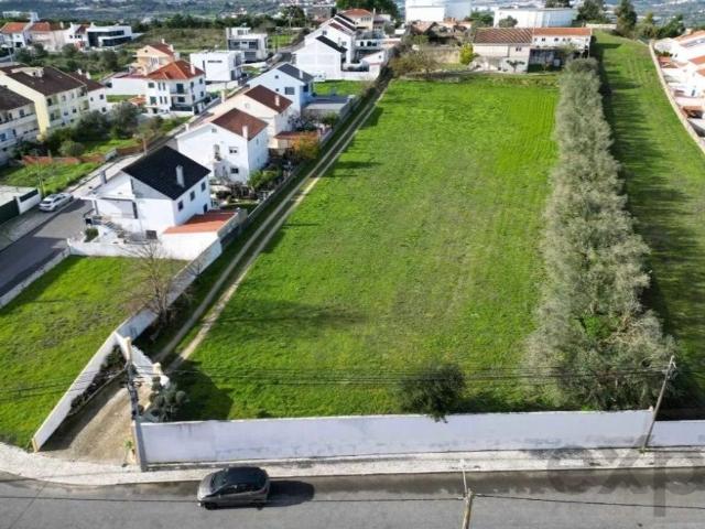 Terreno de 11000 m2 Loures, Portugal