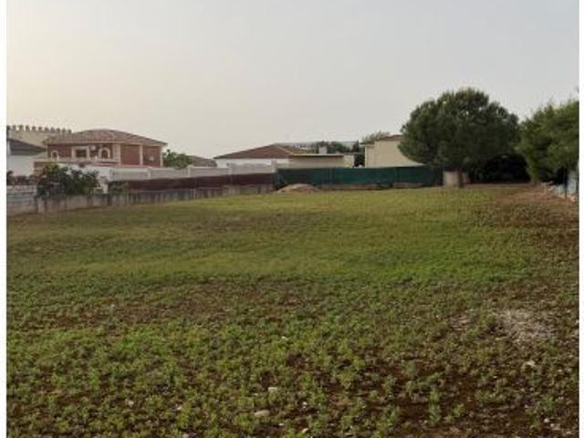 Terreno de 1.000m2 en la Carretera del aeropuerto