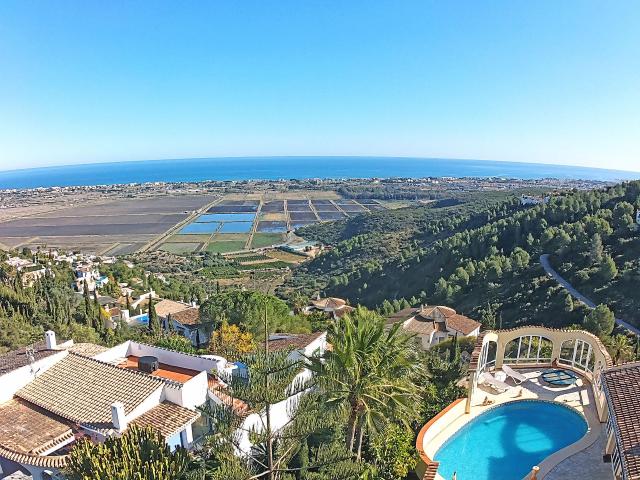 Terreno de 2425m2 con vista al mar