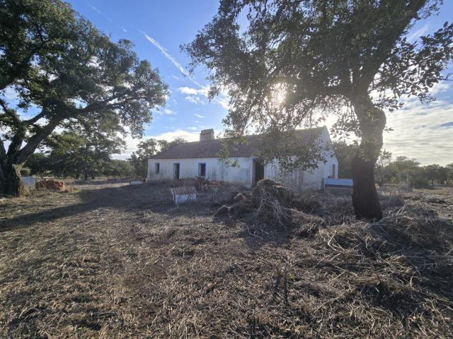 Terreno de 28,8 hectares com casa para reconstruir 180m² Santiago do Cacém, Santa Cruz e São Bartolomeu da Serra