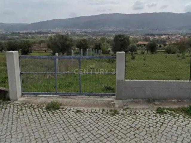 Terreno de 2910 m2 frente a estrada