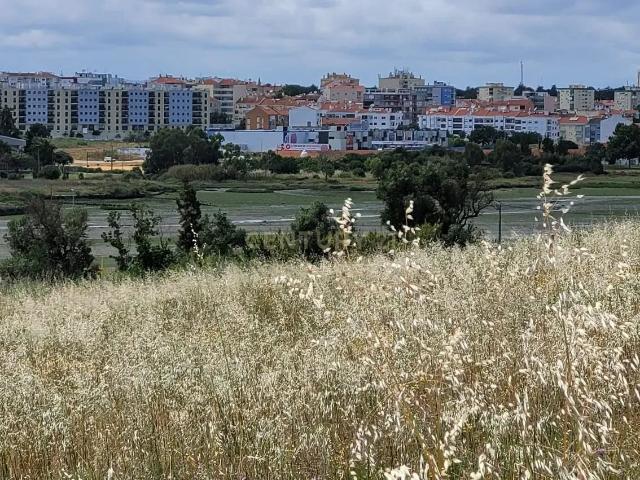 Terreno de 23.400 m2 | Oportunidade única junto à Baía do Seixal