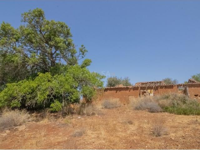 Terreno de 2ha com Ruina junto à Praia da Luz, Lagos