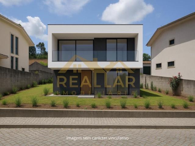 Terreno de 357 m² para Moradia de 4 Frentes em Fornelo Excelente Localização!