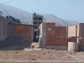 terreno de 300 metros cuadrados con luz conexion de agua y gas semi construido
