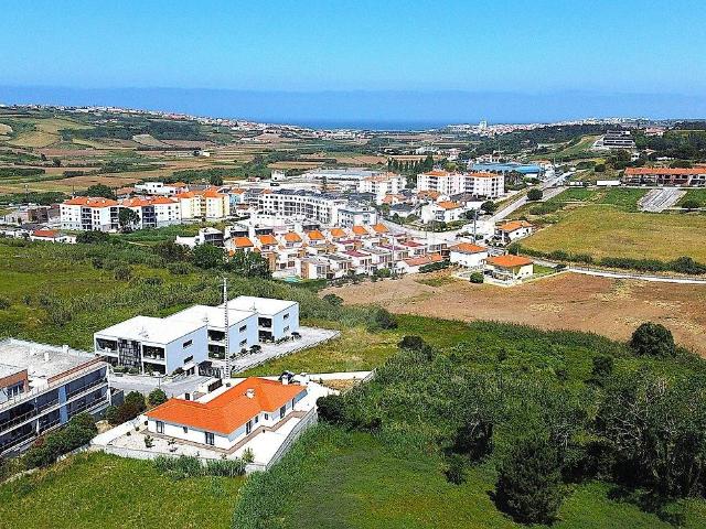 Terreno de 4402,80 m2, com P.I.P. Aprovado para Empreendimen. 4402m² da Lourinhã e Atalaia