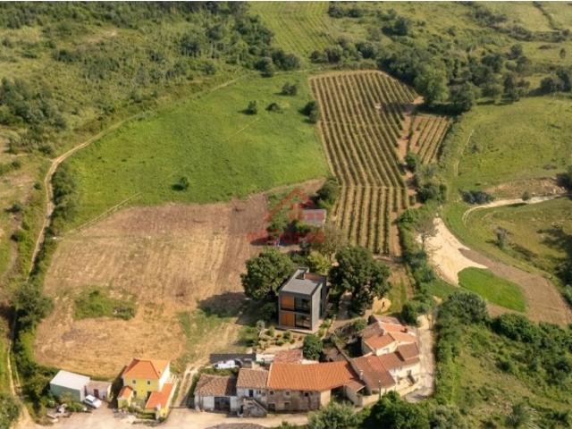 Terreno de 4000m² com Viabilidade de Construção* em Maceira, Dois Portos