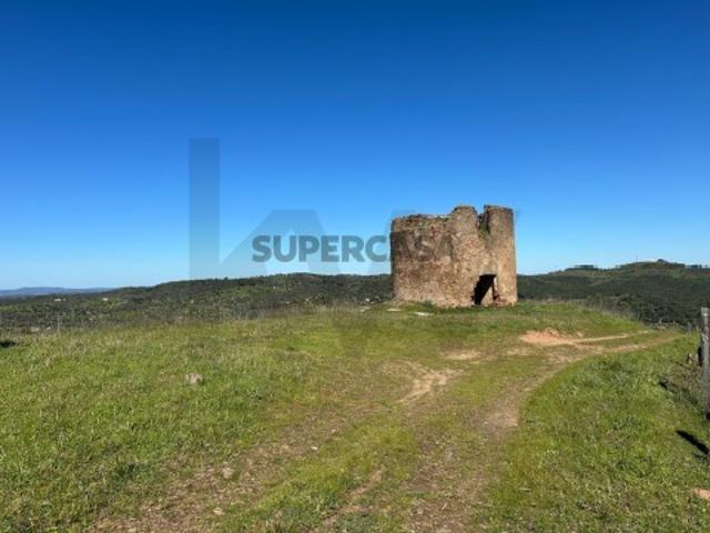 Terreno de 5.000m2 com Moinhos de Vento em ruínas com 71m2 I Barragem do Alqueva I Portel Évora