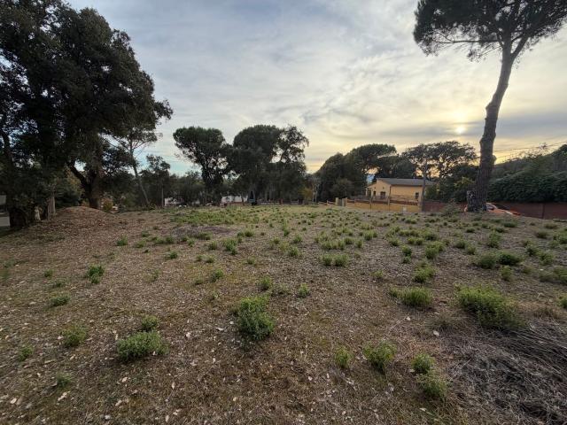 Terreno de 667 m2 en venta – Urbanización Sant Roc, Massanes Girona