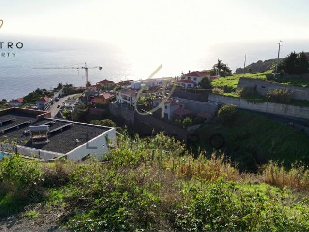 Terreno de 630 m² com Vista Magnífica no Estreito da Calheta
