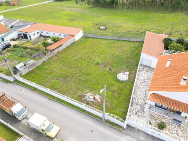 Terreno de 786 m2 para construção todo murado