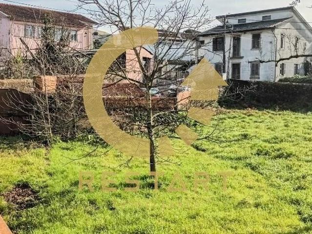 Terreno de 830m2 plano com viabilidade de construção de moradia isolada em Oliveira de Azeméis